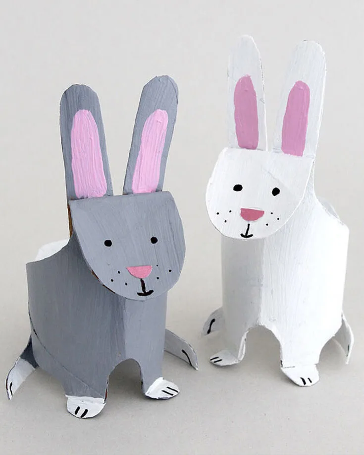 Check out these adorable little paper tube bunnies! Your kids would enjoy crafting these during Spring, Easter, or even Earth Day! Follow this tutorial and download the printable template to start crafting these bunnies and watch as they hop away.