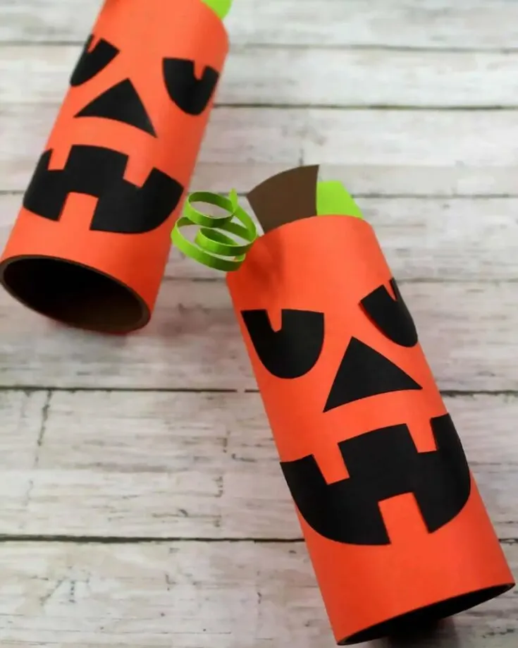 Check out these adorable paper pumpkin projects! You can transform toilet rolls into beautiful pumpkins by following the tutorial below! Let&rsquo;s reuse and recycle together!