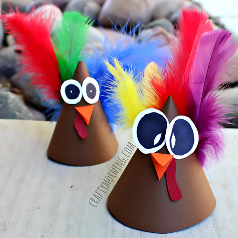 This craft is perfect to embrace the festivities. They come in all colors, making them a pleasant and colorful sight! It is also highly adaptable and ideal for a turkey-themed birthday celebration.