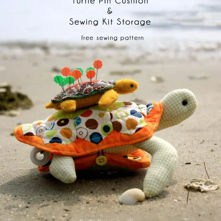 Free pincushion pattern in the shape of a turtle. In 2 sizes, a bigger turtle pincushion that comes with a sewing kit compartment or a basic small turtle pincushion.
