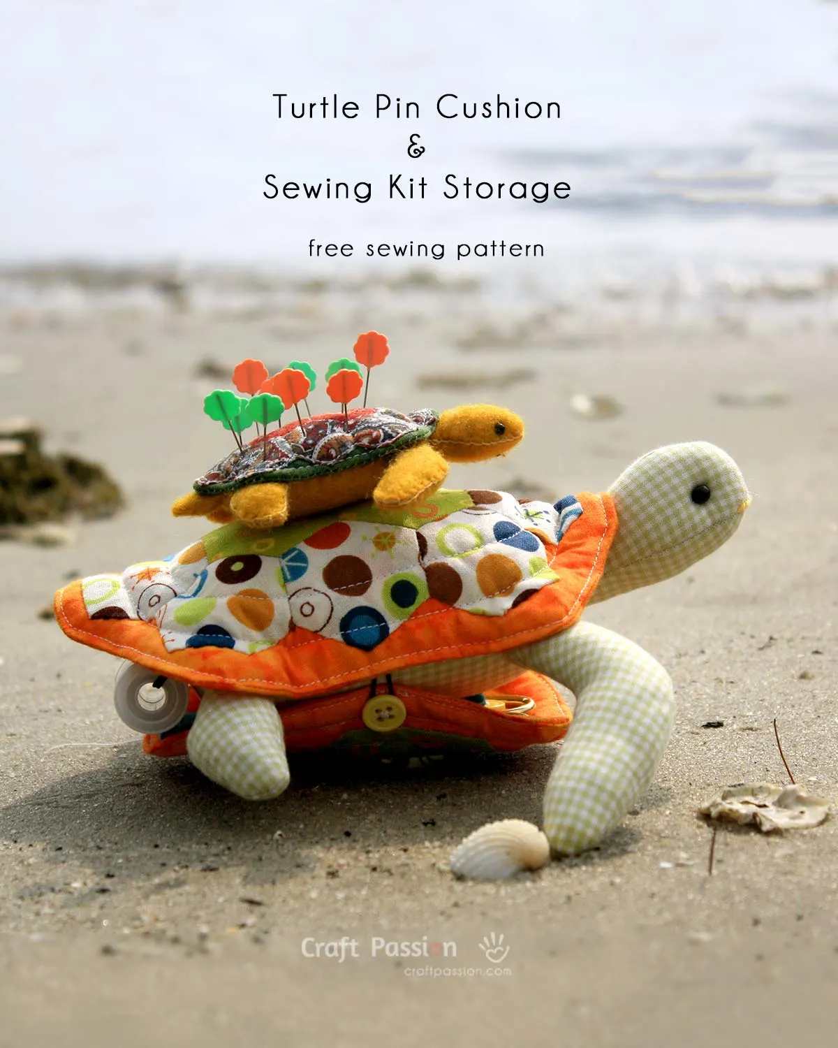 Free pincushion pattern in the shape of a turtle. In 2 sizes, a bigger turtle pincushion that comes with a sewing kit compartment or a basic small turtle pincushion.