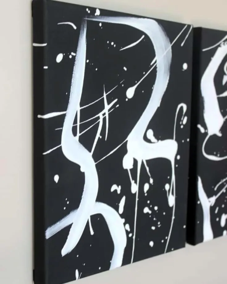 Are you running short on time and want to impress your friends and family? Don't worry, as we present you with the perfect tutorial. This canvas painting only requires 2 minutes! It also adds a very 'Impressionistic' vibe to your whole house!
