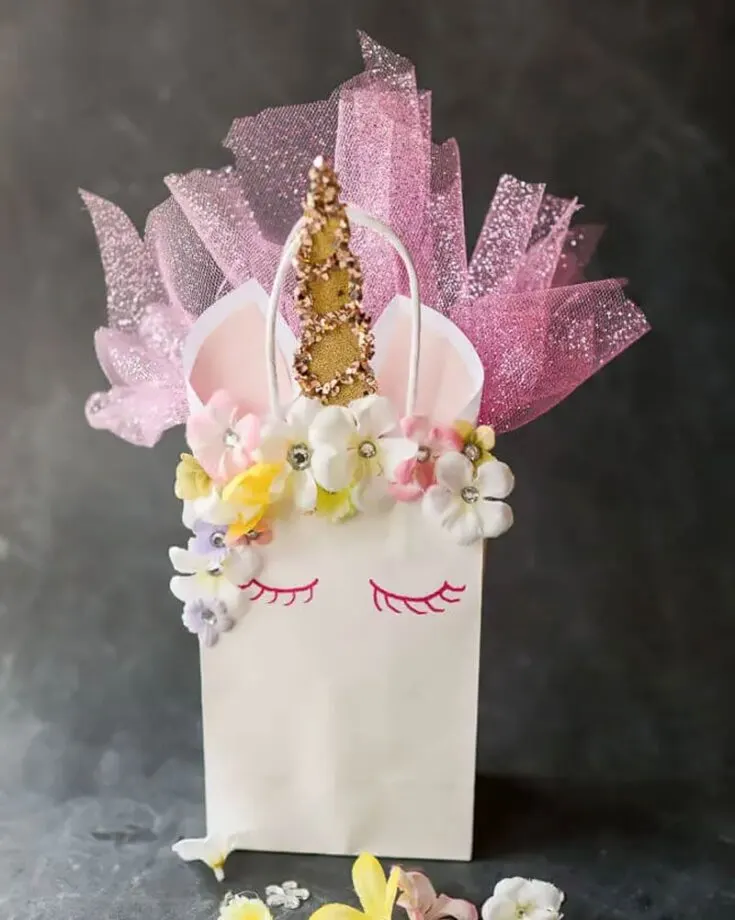 Add a sprinkle of magic to your gifts with a unicorn gift bag! This charming bag makes a fantastic party favor, perfect for birthday parties or slumber parties.