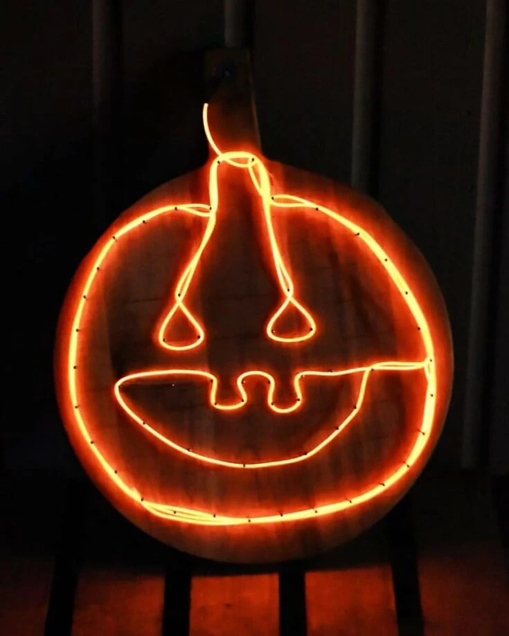 Want to light up this festivity with some pumpkin fun? Click the tutorial below to look at three different ways lights are used to brighten up the mood! They add such a nice touch and are so minimalistic.