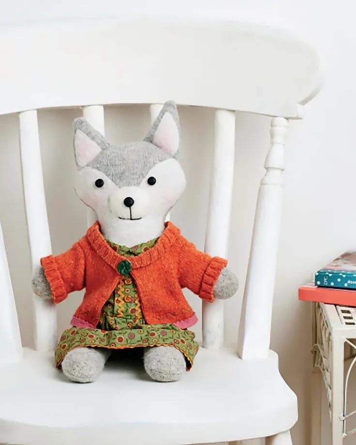 Mrs. Fox is a great companion that comes with a sweet outfit consisting of a dress and a jacket. Made with upcycled fabric, this pattern encourages you to use an old jumper, scraps of fabric and buttons to help Mrs. Fox come to life. Make one for yourself!