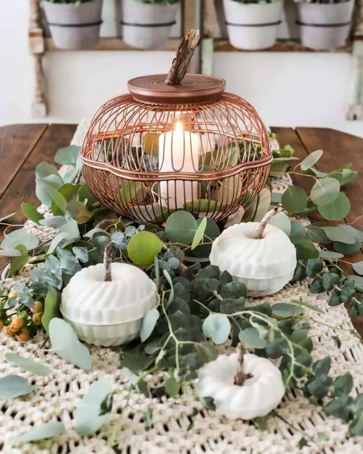 Who loves a good old bundt cake? We do! We love bundt cakes and using bundt cake molds to make Fall decorations that withstand outdoor weather!