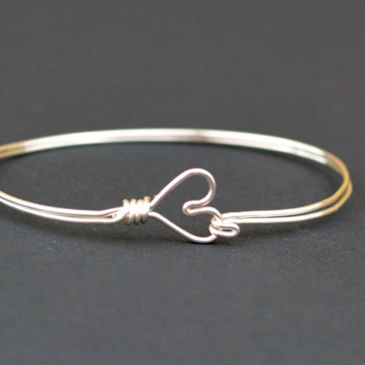 Here&rsquo;s a simple bracelet idea that is relatively easy and inexpensive to make. This wire heart bangle with a clasp only requires basic wire wrapping and shaping. Once you have mastered this wire bangle, you can use the same technique to craft bangles with other shapes like stars or a crescent.