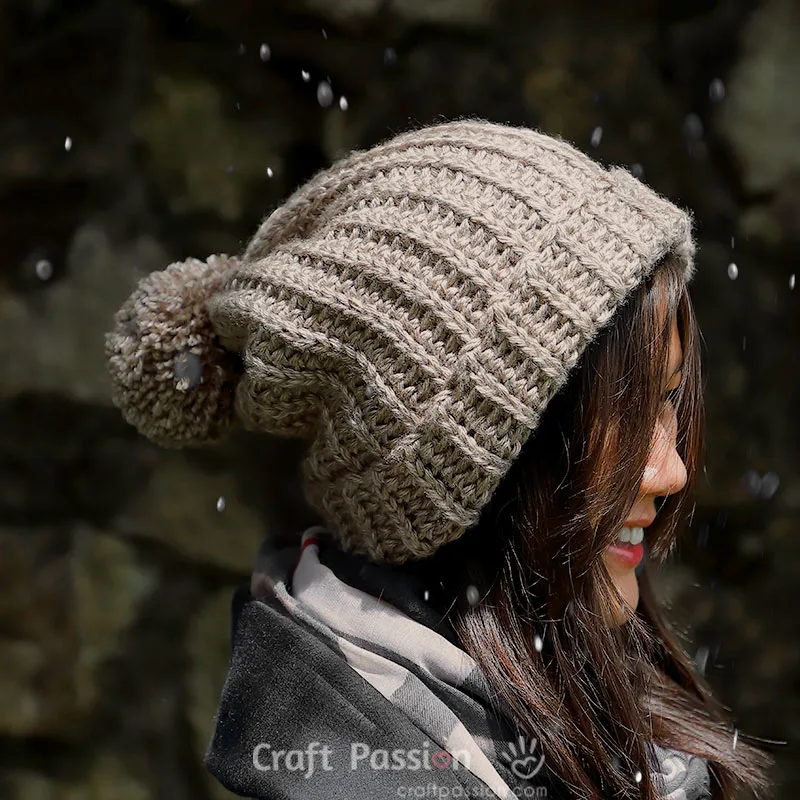 beautiful women crochet beanie pattern with easy ribbed stitch