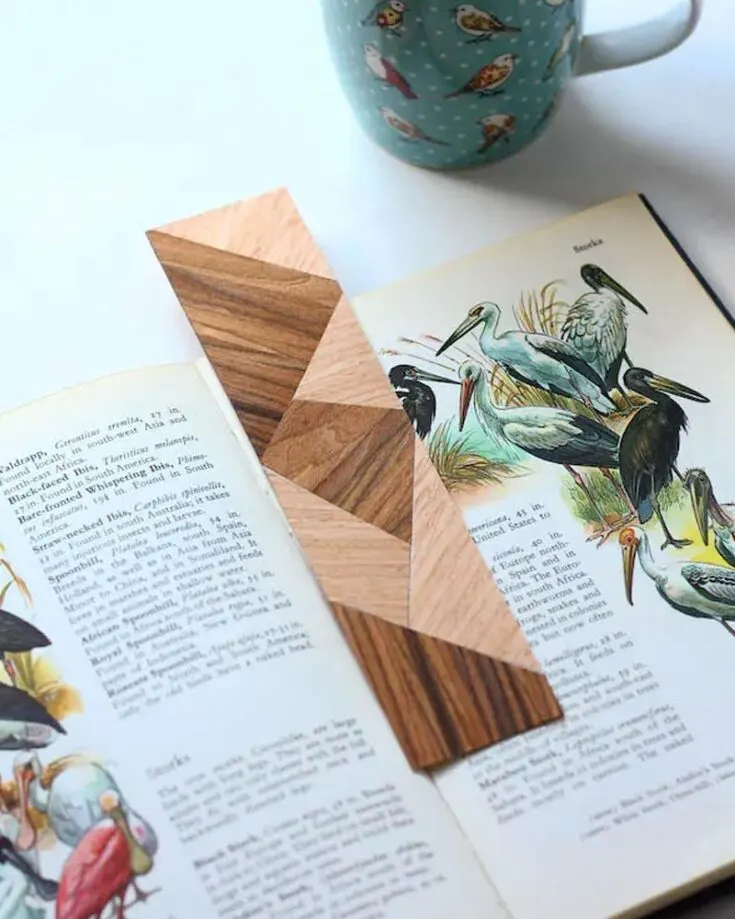 Prefer a more earthy and warm aesthetic? This bookmark is right up your alley! Use natural wood to add an elegant and sophisticated look to your books.